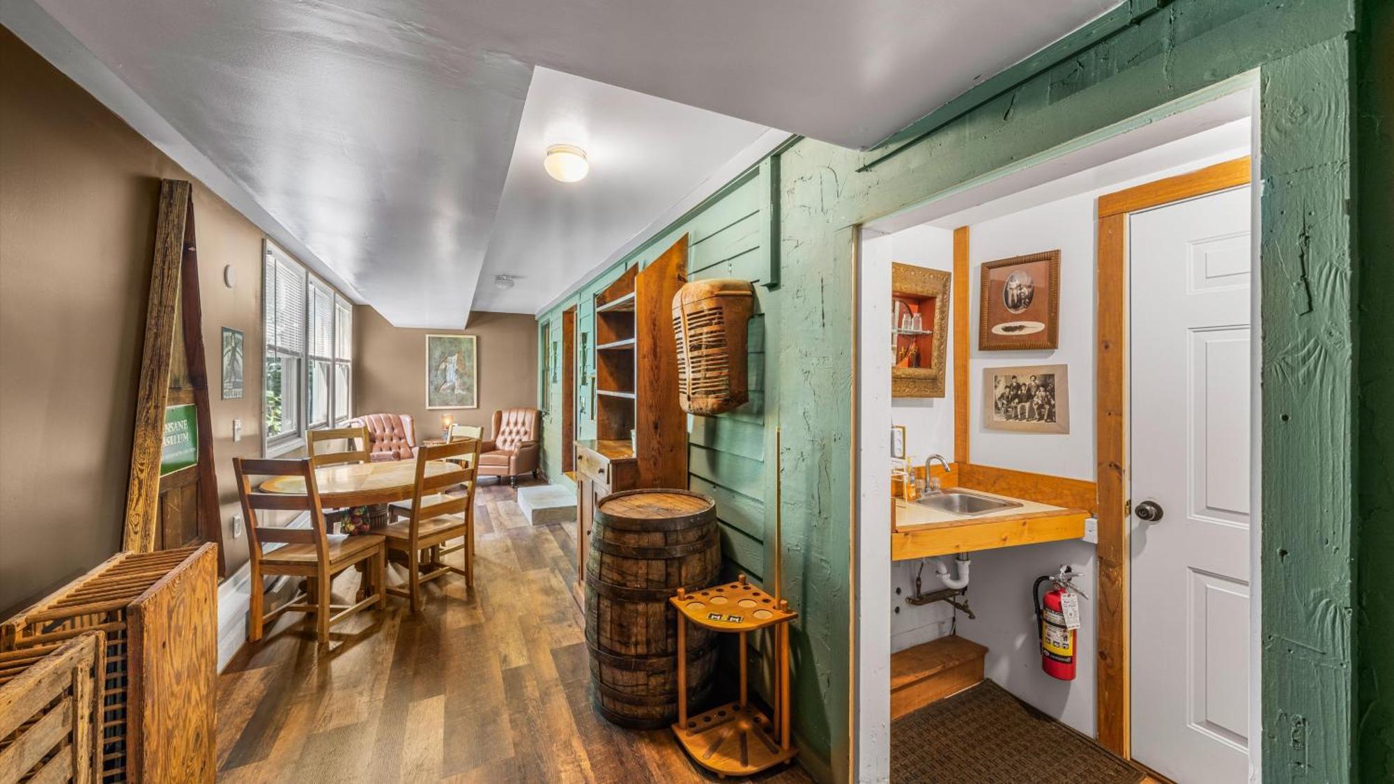 Whiskey Ridge Lodge, A Restored 1940S Gem, 2 Mins From Downtown, Breathtaking City Views, Custom Game Room, And Spacious Elegance Гатлинбург Экстерьер фото