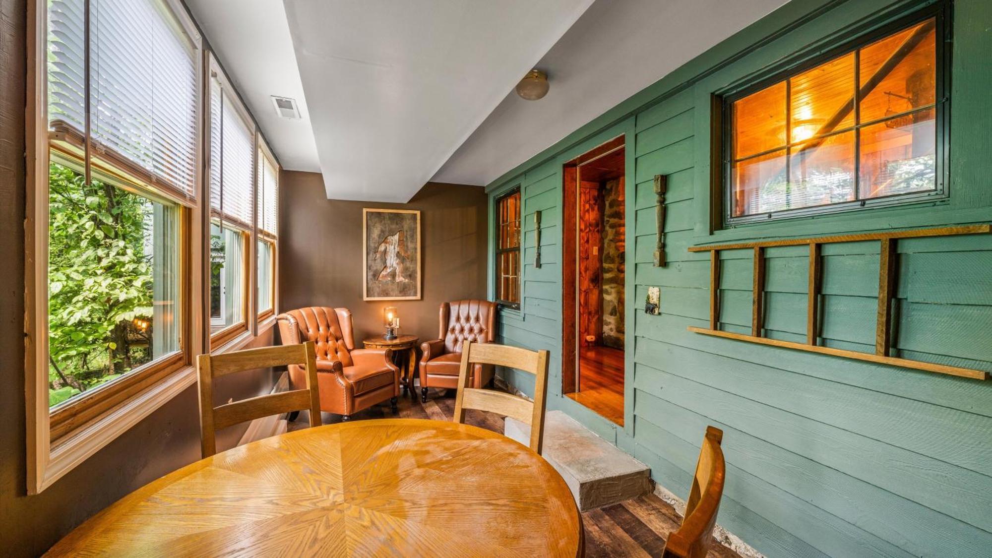 Whiskey Ridge Lodge, A Restored 1940S Gem, 2 Mins From Downtown, Breathtaking City Views, Custom Game Room, And Spacious Elegance Гатлинбург Экстерьер фото