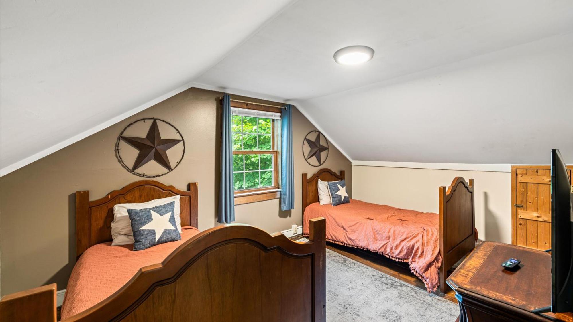 Whiskey Ridge Lodge, A Restored 1940S Gem, 2 Mins From Downtown, Breathtaking City Views, Custom Game Room, And Spacious Elegance Гатлинбург Экстерьер фото
