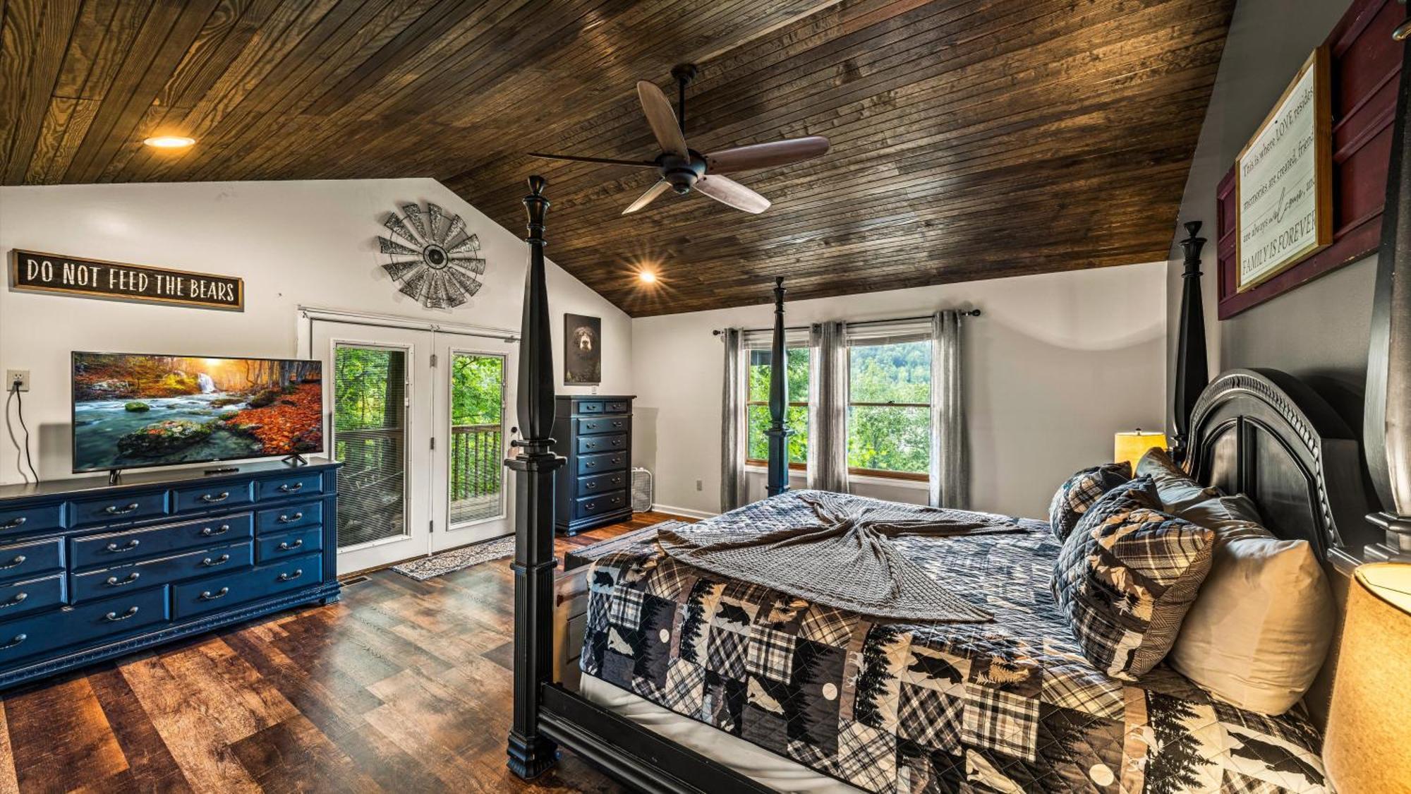 Whiskey Ridge Lodge, A Restored 1940S Gem, 2 Mins From Downtown, Breathtaking City Views, Custom Game Room, And Spacious Elegance Гатлинбург Экстерьер фото