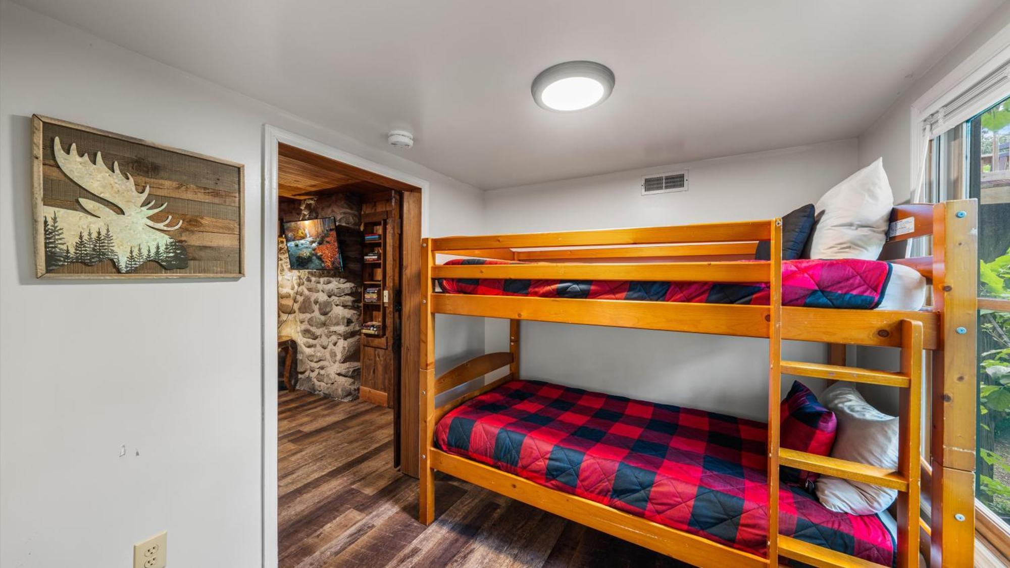 Whiskey Ridge Lodge, A Restored 1940S Gem, 2 Mins From Downtown, Breathtaking City Views, Custom Game Room, And Spacious Elegance Гатлинбург Экстерьер фото