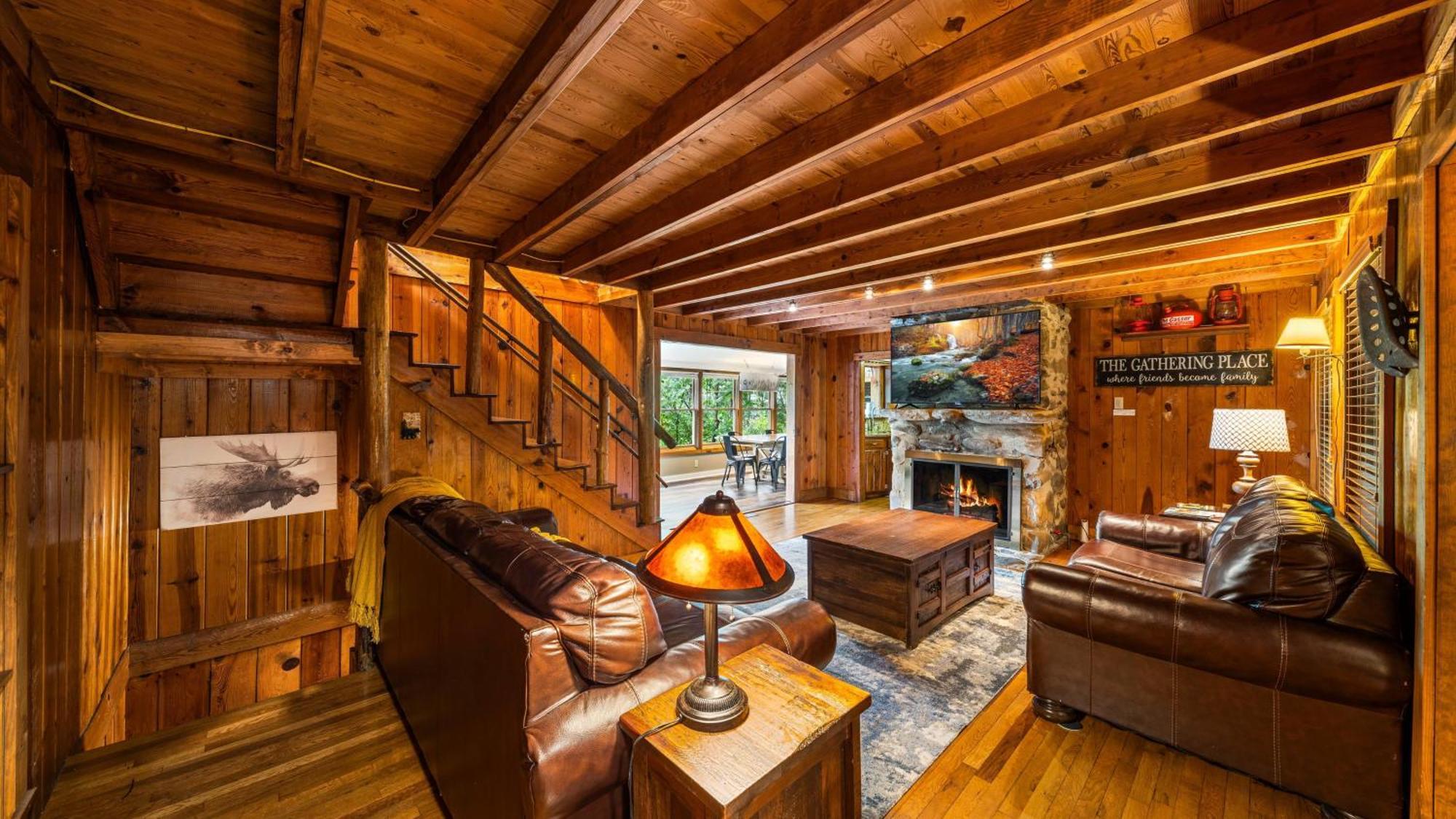 Whiskey Ridge Lodge, A Restored 1940S Gem, 2 Mins From Downtown, Breathtaking City Views, Custom Game Room, And Spacious Elegance Гатлинбург Экстерьер фото