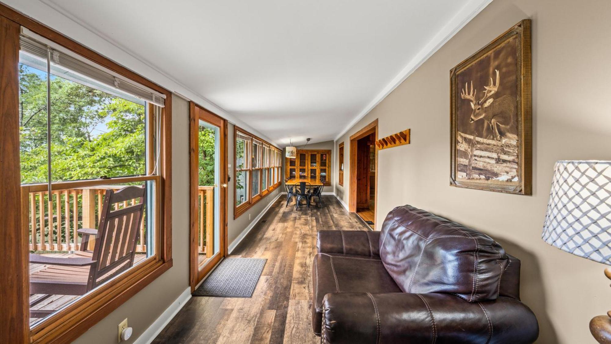 Whiskey Ridge Lodge, A Restored 1940S Gem, 2 Mins From Downtown, Breathtaking City Views, Custom Game Room, And Spacious Elegance Гатлинбург Экстерьер фото