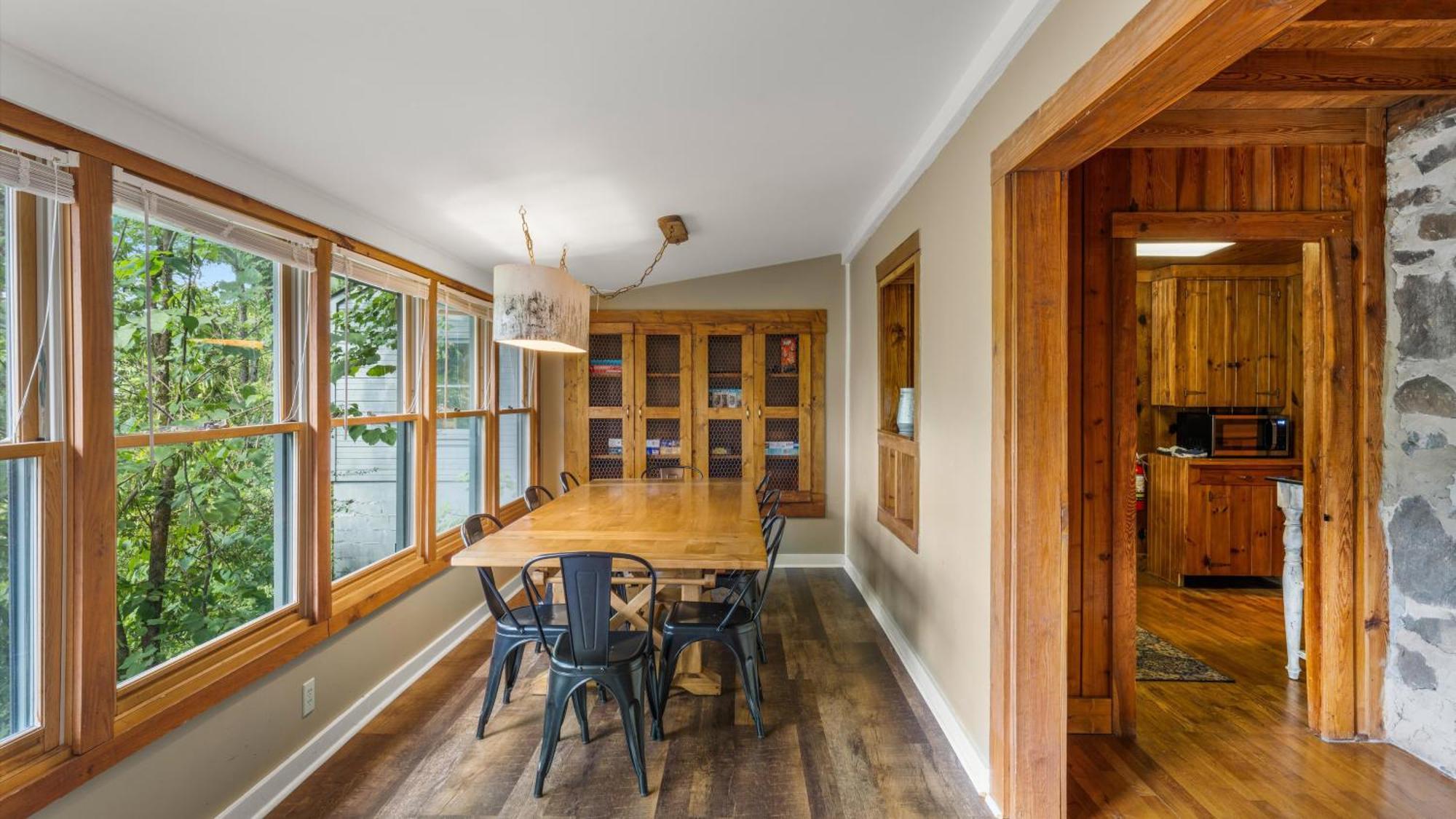 Whiskey Ridge Lodge, A Restored 1940S Gem, 2 Mins From Downtown, Breathtaking City Views, Custom Game Room, And Spacious Elegance Гатлинбург Экстерьер фото