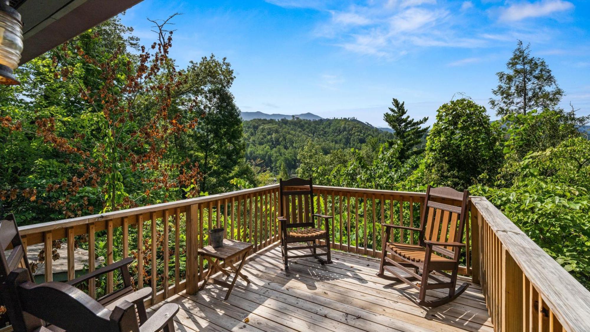 Whiskey Ridge Lodge, A Restored 1940S Gem, 2 Mins From Downtown, Breathtaking City Views, Custom Game Room, And Spacious Elegance Гатлинбург Экстерьер фото