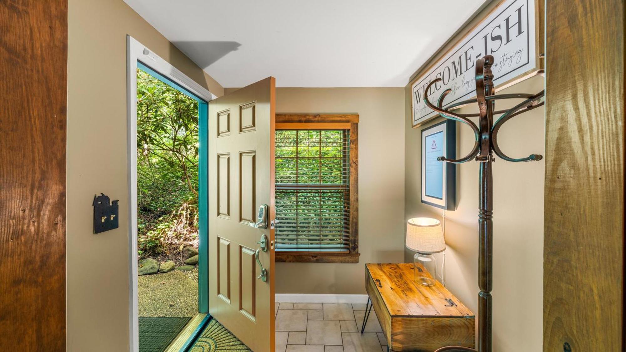 Whiskey Ridge Lodge, A Restored 1940S Gem, 2 Mins From Downtown, Breathtaking City Views, Custom Game Room, And Spacious Elegance Гатлинбург Экстерьер фото