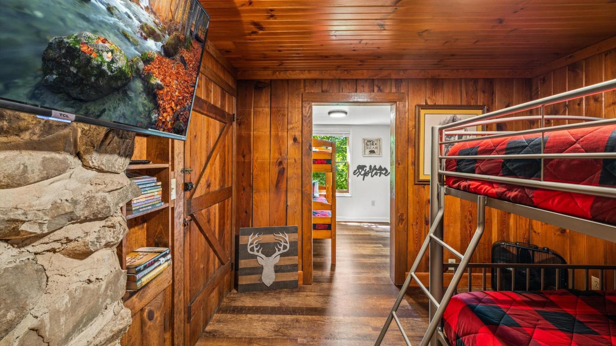 Whiskey Ridge Lodge, A Restored 1940S Gem, 2 Mins From Downtown, Breathtaking City Views, Custom Game Room, And Spacious Elegance Гатлинбург Экстерьер фото