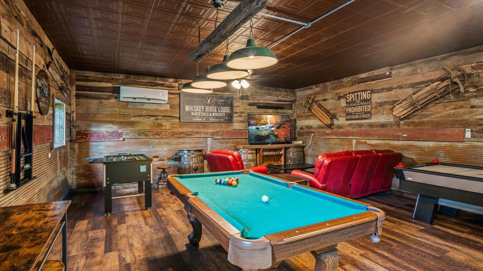 Whiskey Ridge Lodge, A Restored 1940S Gem, 2 Mins From Downtown, Breathtaking City Views, Custom Game Room, And Spacious Elegance Гатлинбург Экстерьер фото
