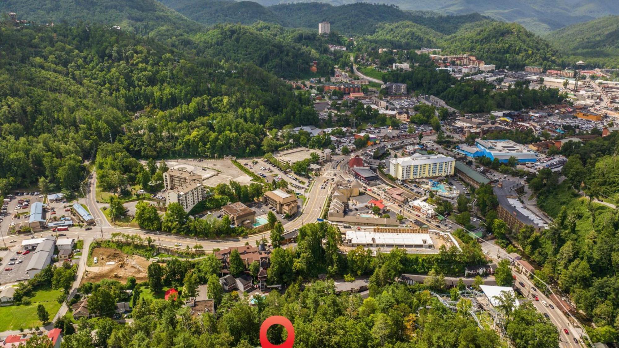 Whiskey Ridge Lodge, A Restored 1940S Gem, 2 Mins From Downtown, Breathtaking City Views, Custom Game Room, And Spacious Elegance Гатлинбург Экстерьер фото