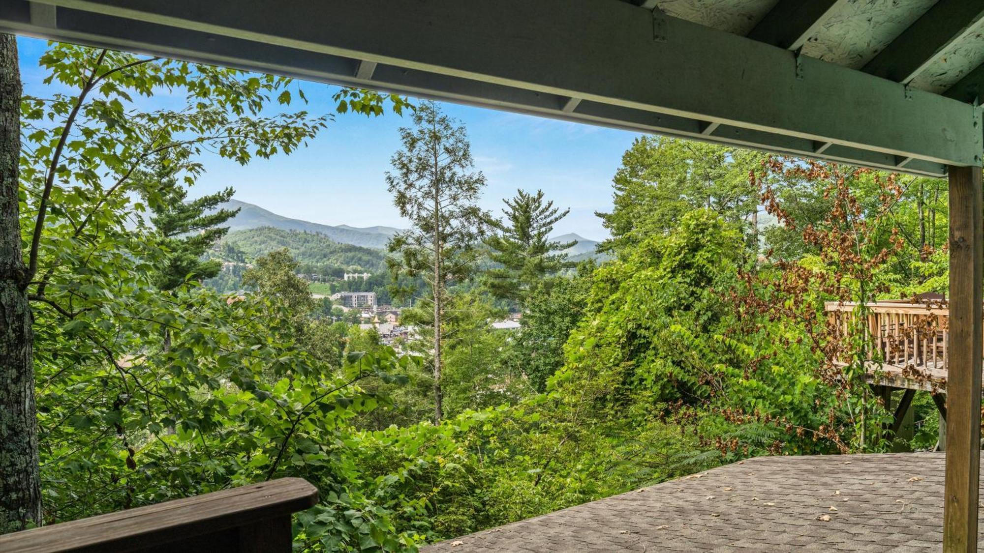 Whiskey Ridge Lodge, A Restored 1940S Gem, 2 Mins From Downtown, Breathtaking City Views, Custom Game Room, And Spacious Elegance Гатлинбург Экстерьер фото