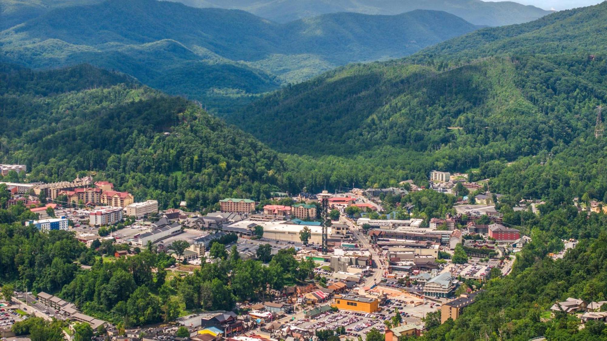 Whiskey Ridge Lodge, A Restored 1940S Gem, 2 Mins From Downtown, Breathtaking City Views, Custom Game Room, And Spacious Elegance Гатлинбург Экстерьер фото