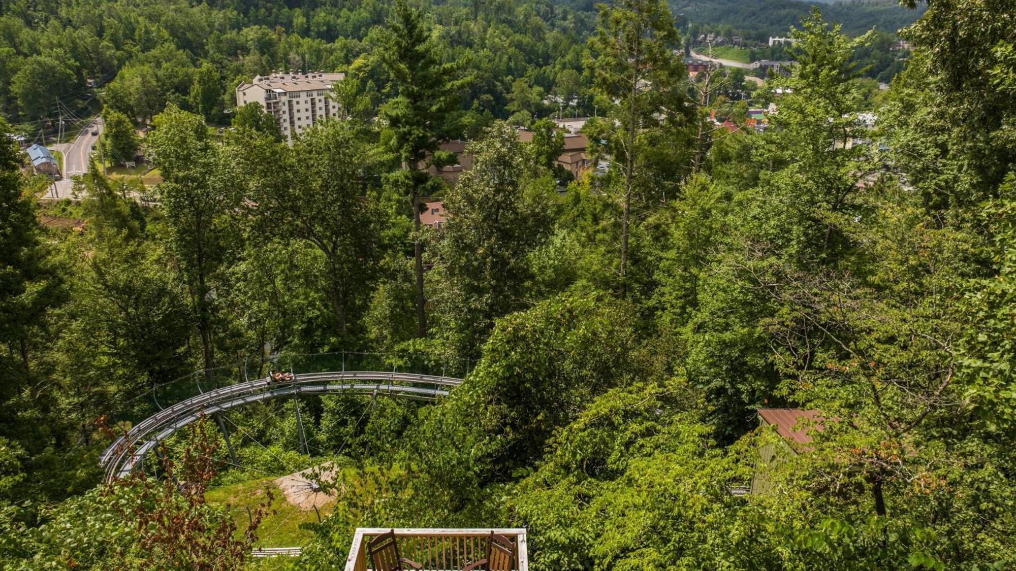 Whiskey Ridge Lodge, A Restored 1940S Gem, 2 Mins From Downtown, Breathtaking City Views, Custom Game Room, And Spacious Elegance Гатлинбург Экстерьер фото