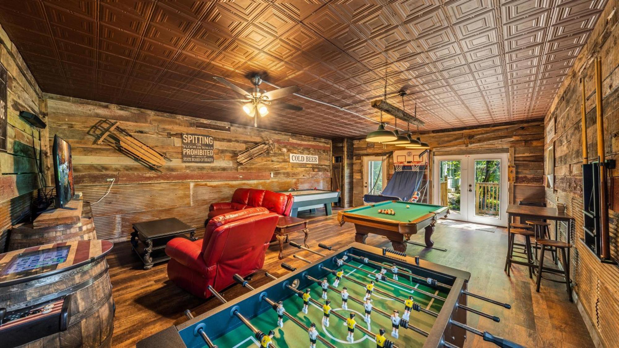 Whiskey Ridge Lodge, A Restored 1940S Gem, 2 Mins From Downtown, Breathtaking City Views, Custom Game Room, And Spacious Elegance Гатлинбург Экстерьер фото